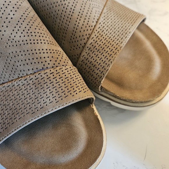 Natural Reflections Constance Tan Slide Sandals - Picture 4 of 9